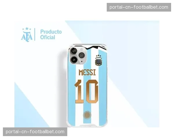 梅西现身科尔内利亚主场，10号球衣引发球迷热潮