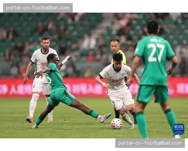 北京国安3-0大胜大连英博,取得本赛季主场首胜 北京国安3-0大胜大连英博,取得本赛季主场首胜